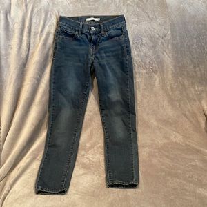 Levi’s petite low waisted super skinny blue jeans SIZE 24